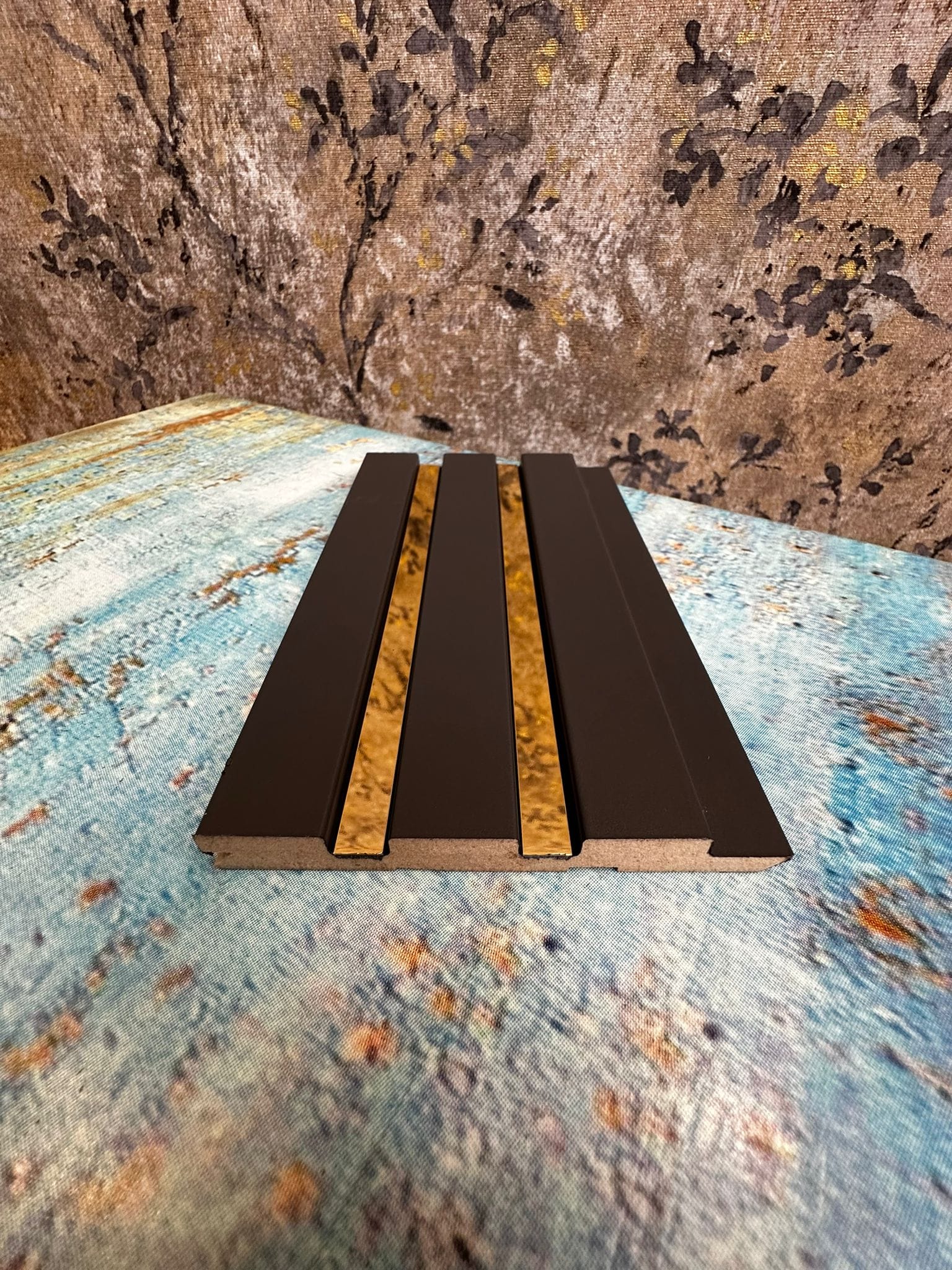 mdf-duvar-profili-black-lead-gold-2