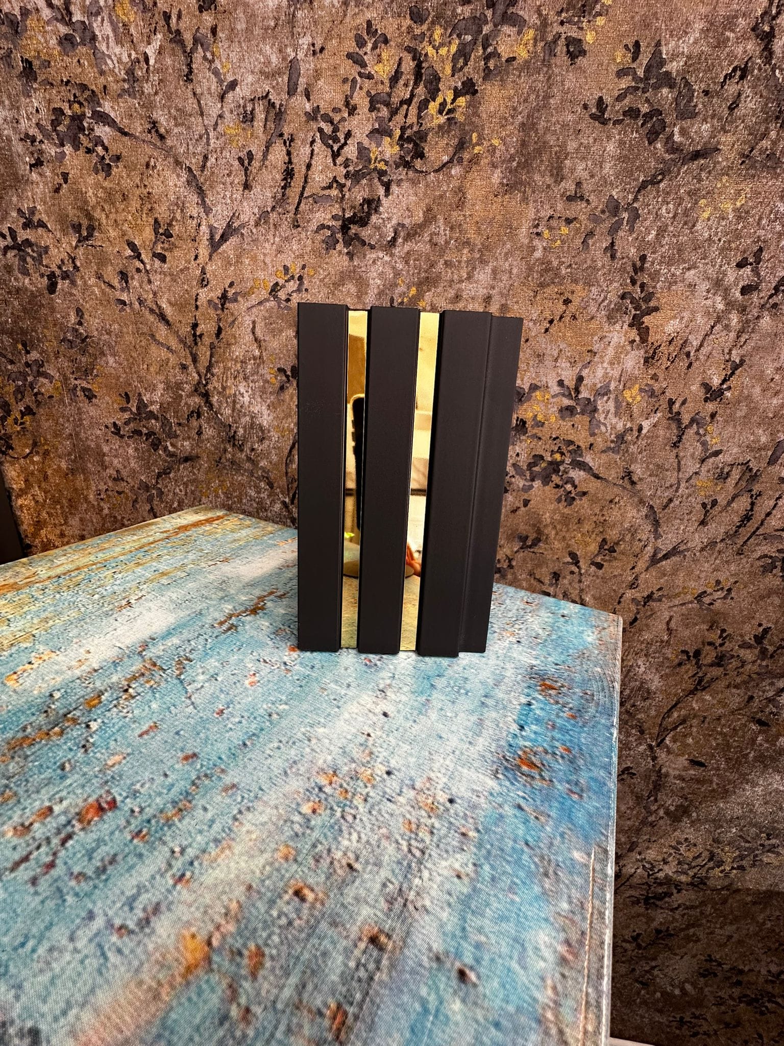 mdf-duvar-profili-black-lead-gold